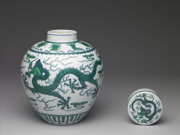 鬥彩綠龍紋蓋罐