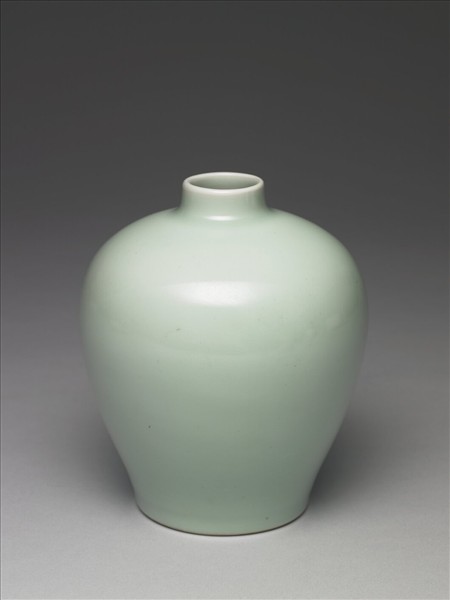 青瓷梅瓶