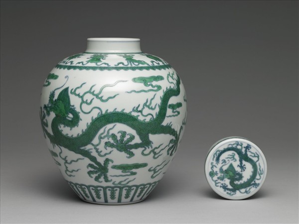 鬥彩綠龍紋蓋罐