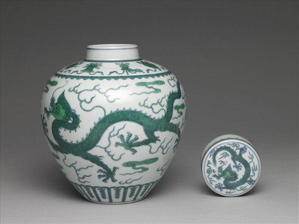 鬥彩綠龍紋蓋罐