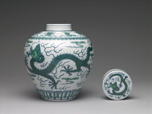 鬥彩綠龍紋蓋罐