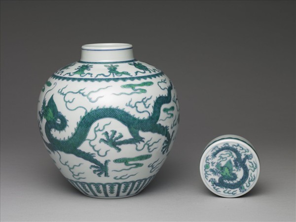 鬥彩綠龍紋蓋罐