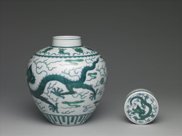 鬥彩綠龍紋蓋罐