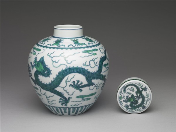 鬥彩綠龍紋蓋罐