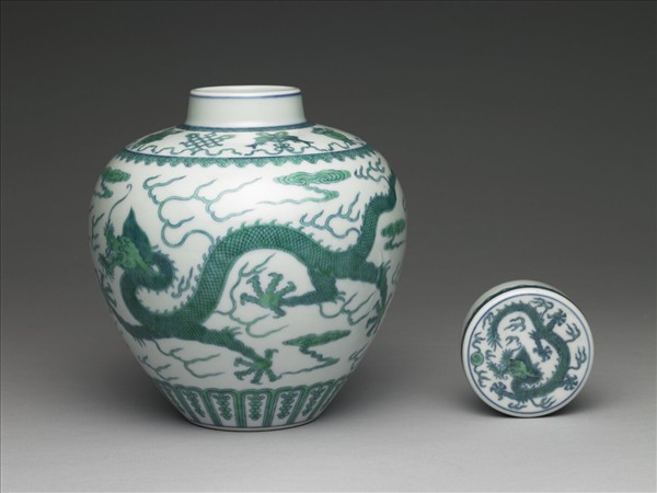 鬥彩綠龍紋蓋罐