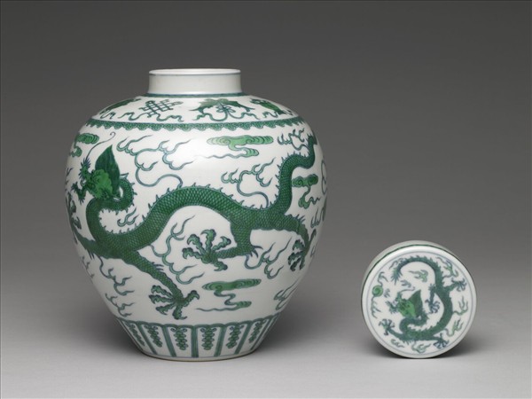 鬥彩綠龍紋蓋罐