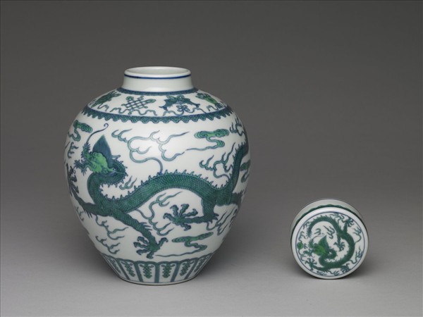 鬥彩綠龍紋蓋罐