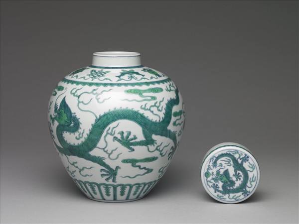 鬥彩綠龍紋蓋罐
