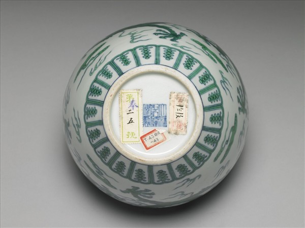 青花綠彩龍紋蓋罐