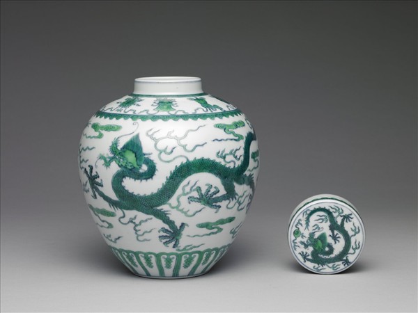 青花綠彩龍紋蓋罐