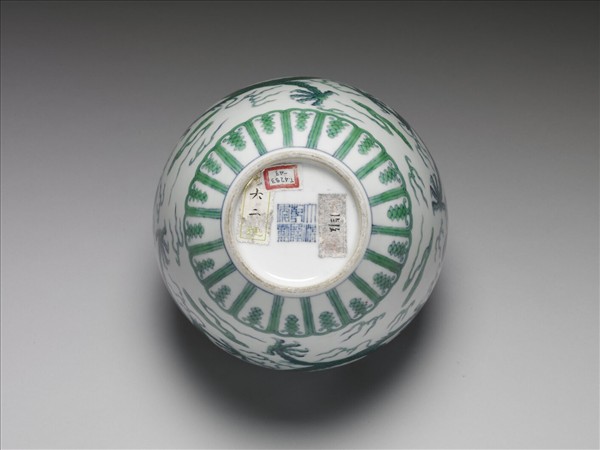 青花綠彩龍紋蓋罐