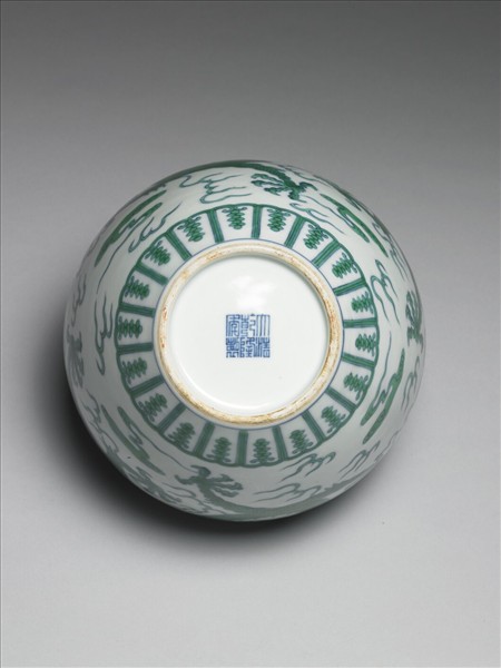 青花綠彩龍紋蓋罐