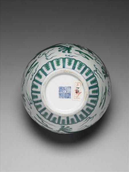 青花綠彩龍紋蓋罐