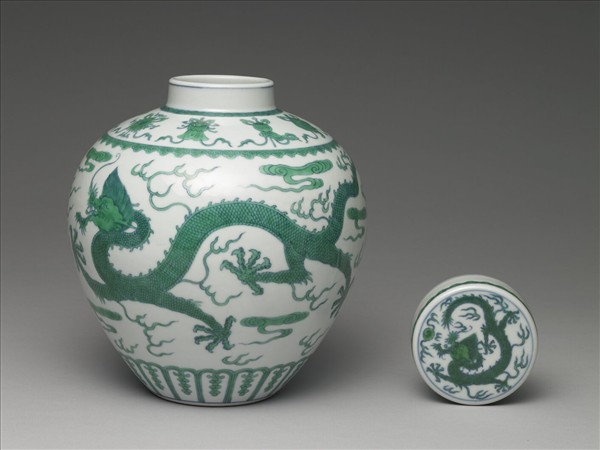 青花綠彩龍紋蓋罐