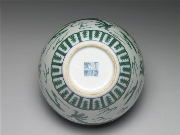 青花綠彩龍紋蓋罐