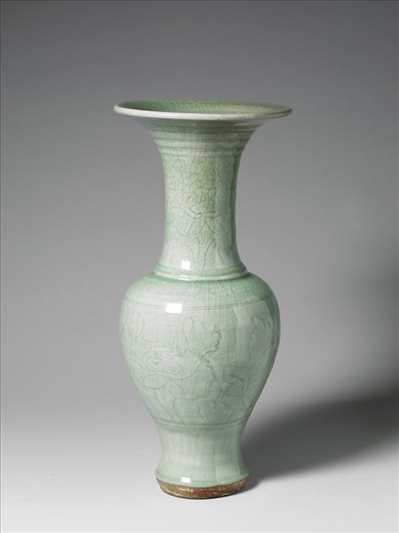 龍泉窯 青瓷劃花牡丹紋瓶