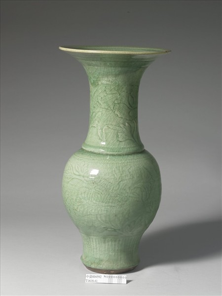 龍泉窯 青瓷刻花鳳尾瓶