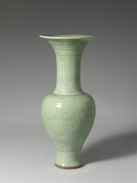 龍泉窯 青瓷劃花牡丹紋瓶