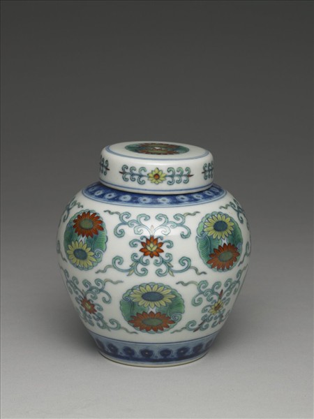 鬥彩團花紋蓋罐