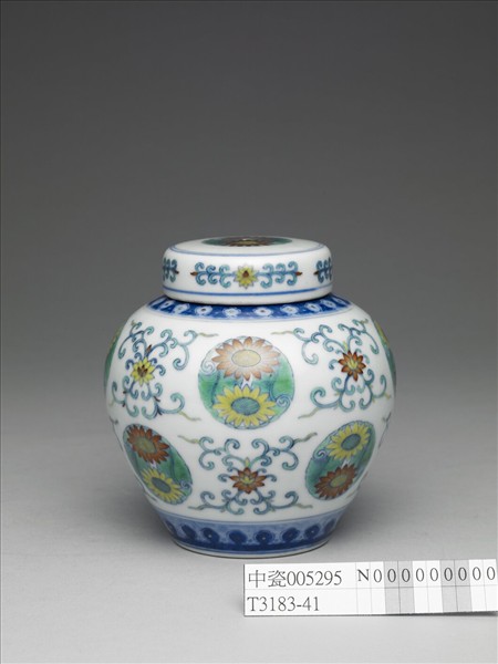 鬥彩團花紋蓋罐