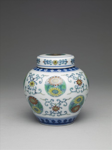 鬥彩團花紋蓋罐