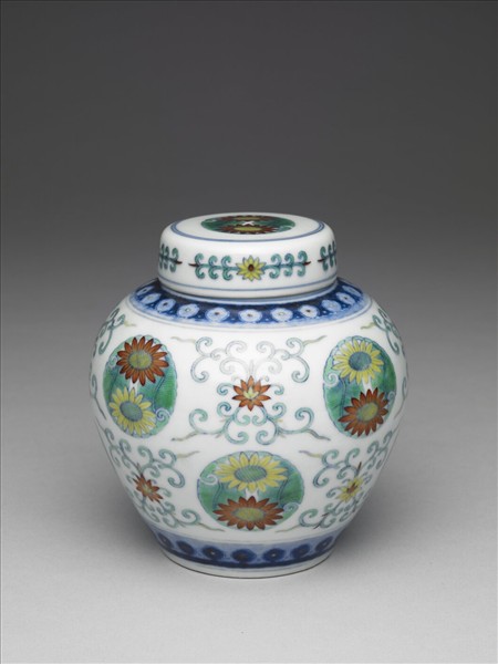 鬥彩團花紋蓋罐