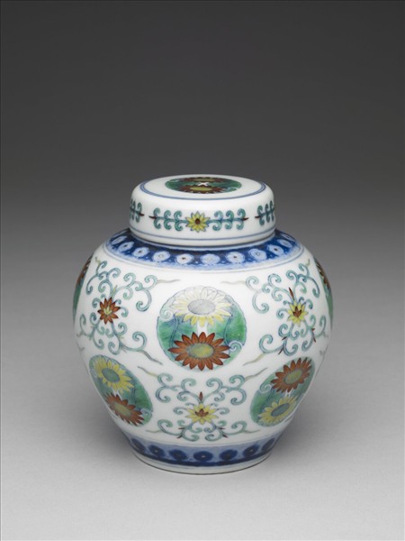 鬥彩團花紋蓋罐