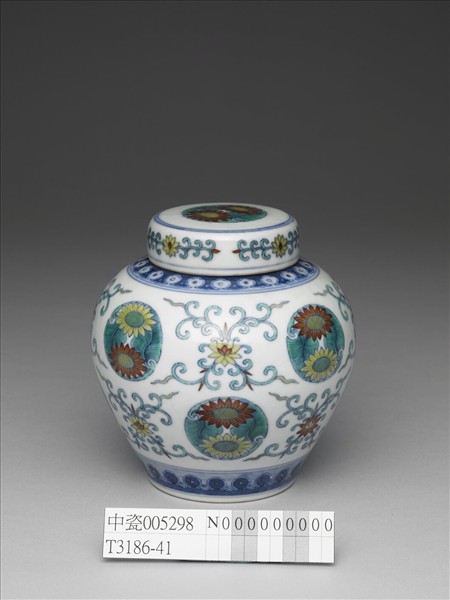 鬥彩團花紋蓋罐