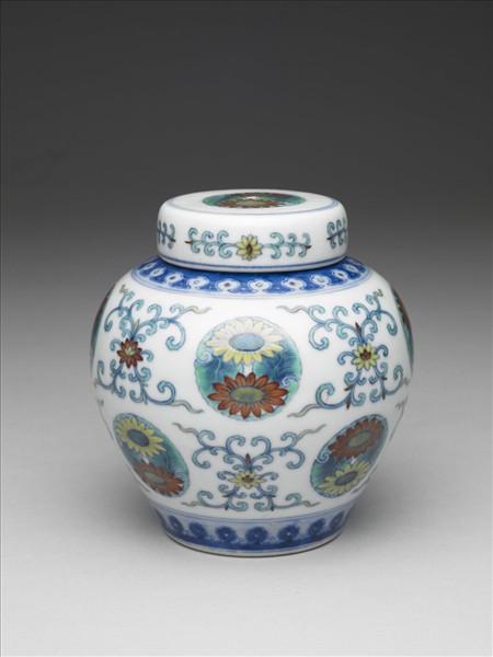 鬥彩團花紋蓋罐