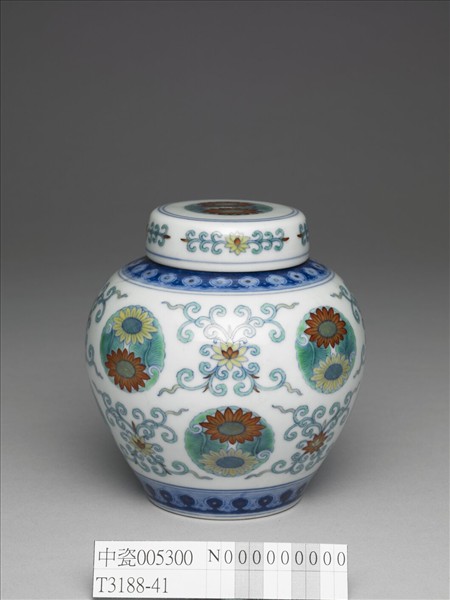 鬥彩團花紋蓋罐