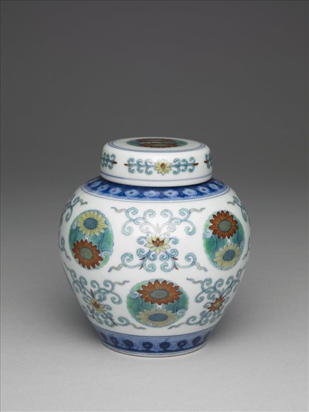 鬥彩團花紋蓋罐