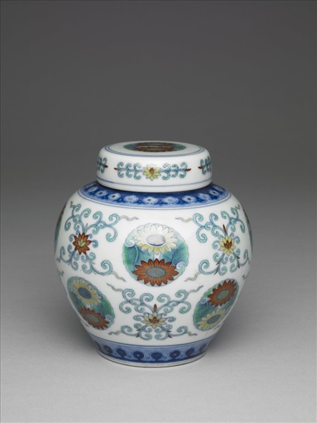 鬥彩團花紋蓋罐