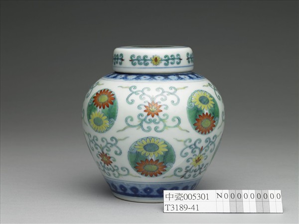 鬥彩團花紋蓋罐