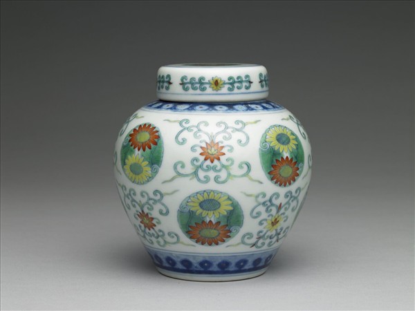 鬥彩團花紋蓋罐