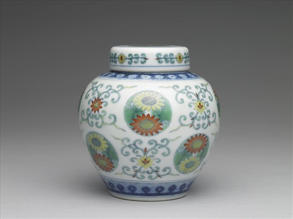 鬥彩團花紋蓋罐