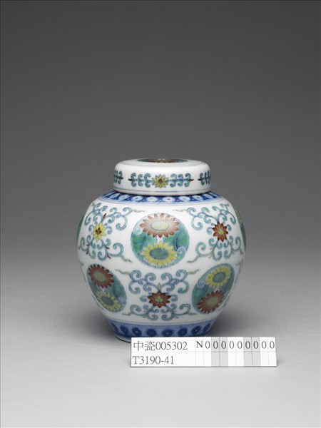 鬥彩團花紋蓋罐