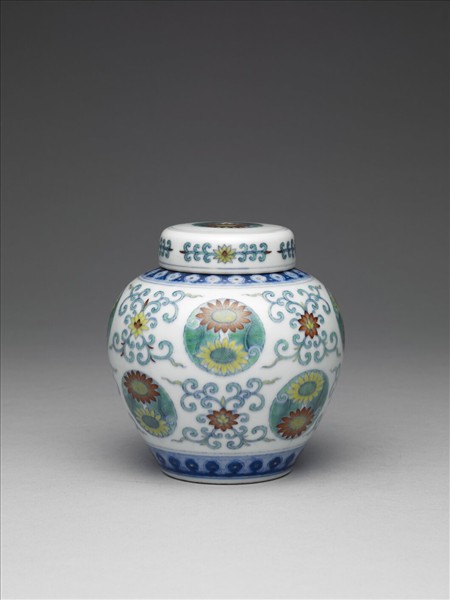 鬥彩團花紋蓋罐