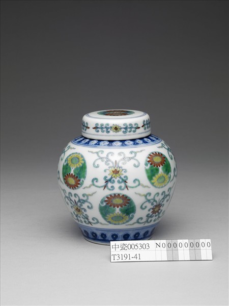 鬥彩團花紋蓋罐