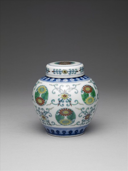 鬥彩團花紋蓋罐