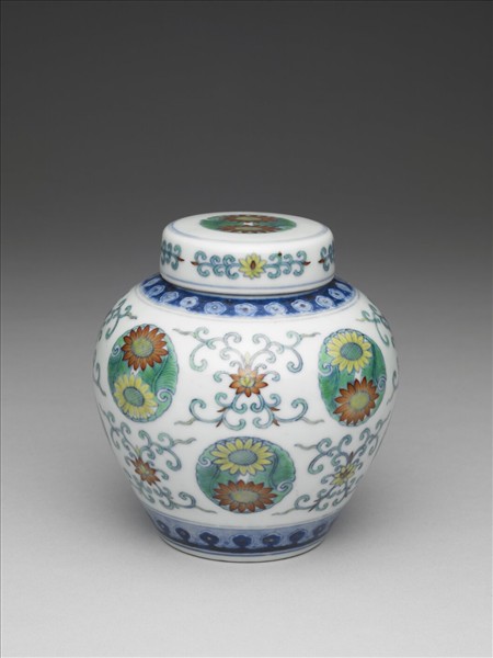 鬥彩團花紋蓋罐