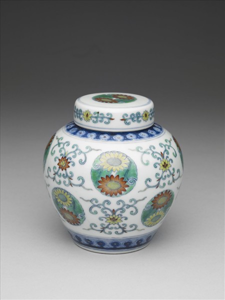 鬥彩團花紋蓋罐