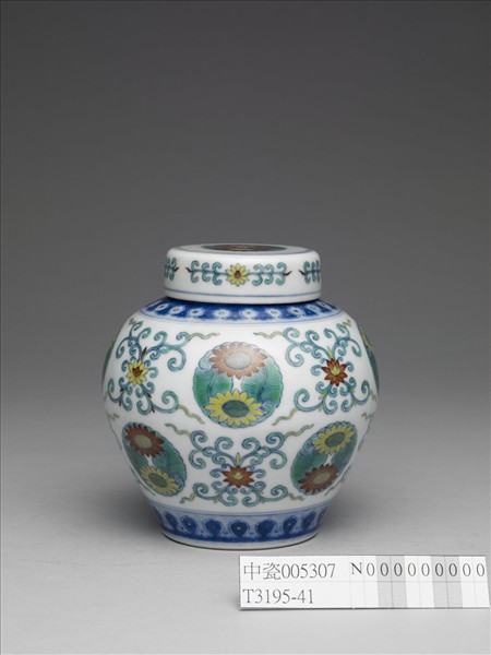 鬥彩團花紋蓋罐