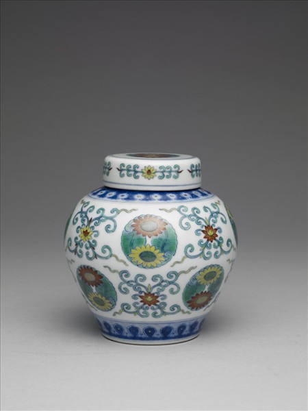 鬥彩團花紋蓋罐