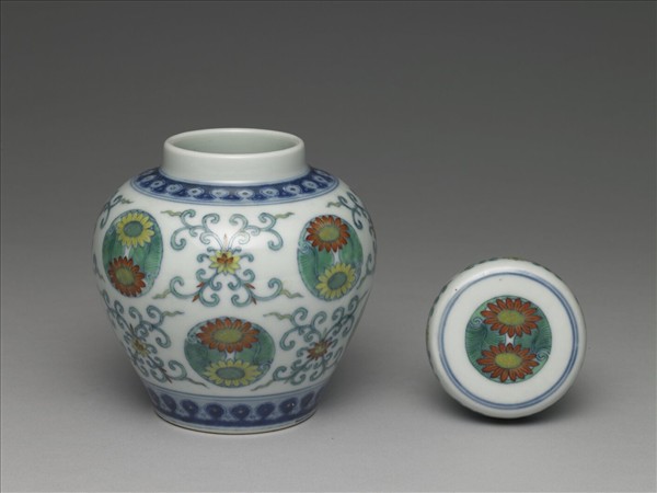 鬥彩團花紋蓋罐