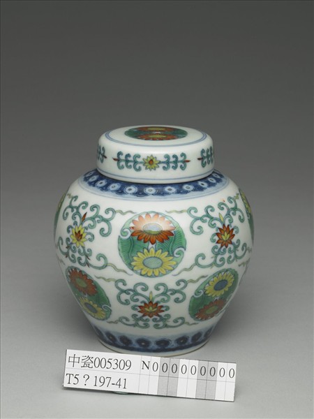 鬥彩團花紋蓋罐