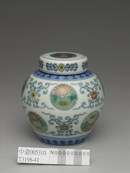 鬥彩團花紋蓋罐