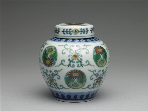 鬥彩團花紋蓋罐