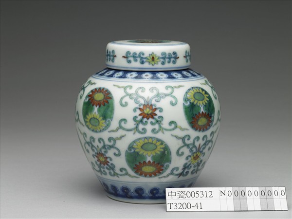 鬥彩團花紋蓋罐