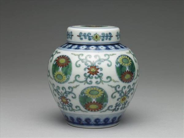 鬥彩團花紋蓋罐