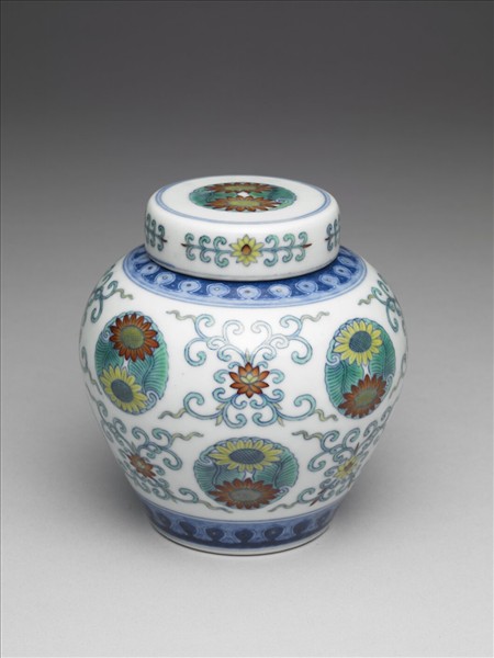 鬥彩團花紋蓋罐